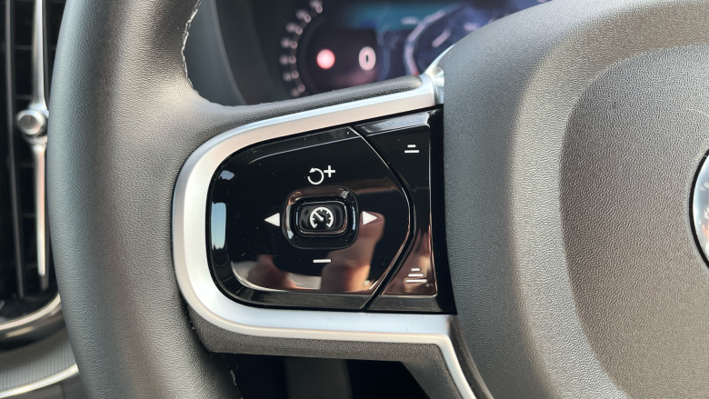 Volvo XC60 2.0 B5P Plus Black Edition 5dr AWD Geartronic Petrol Estate